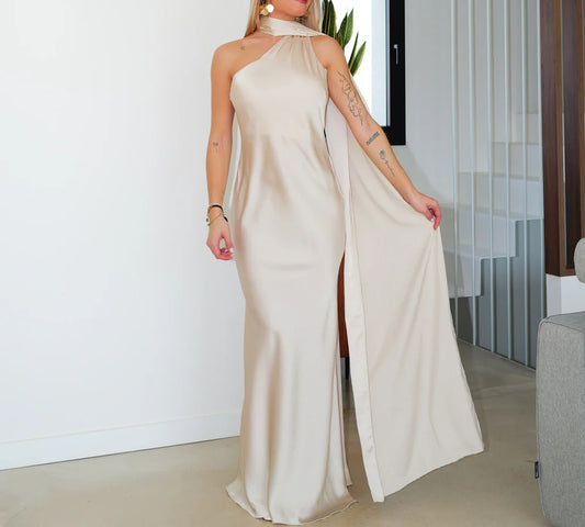 Elégance Asymétrique – Robe Longue Satinée